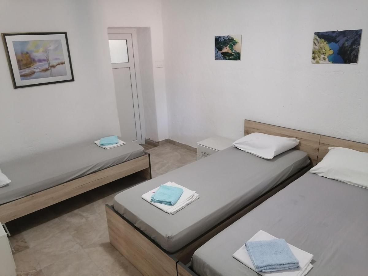 Apartman Milan Obrovac Exteriér fotografie