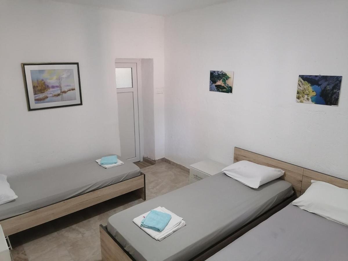 Apartman Milan Obrovac Exteriér fotografie